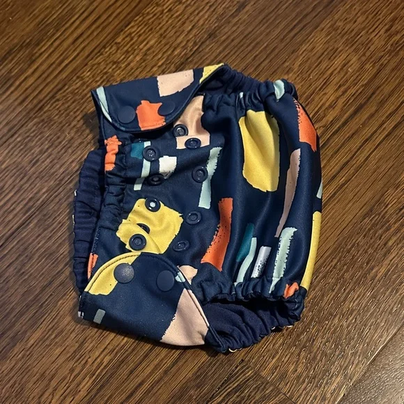 Esembly Cloth Diaper Set - Size 1 (7-17lbs) - Picture 3 of 5